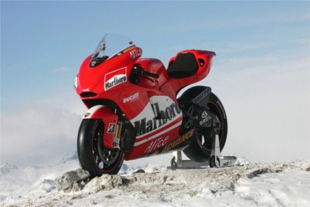 2005 desmosedici gp5 450 Ducati Moto Gp