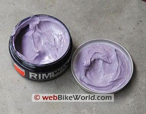 Rim Wax Open Container