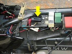 Mounting the horn relay on a BMW R65