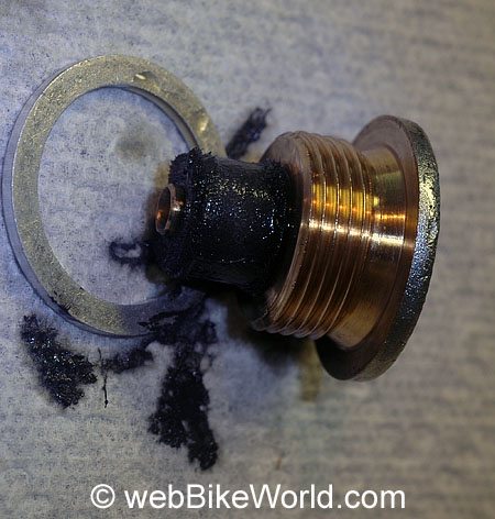 Oil Drain Plug With Metal Filings On Magnet