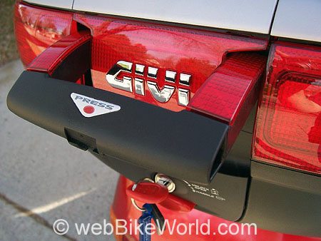 Givi Luggage - Givi E52 Handle and Locking Mechanism