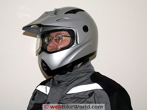 Zeus ZS-2100 B Helmet on Rider