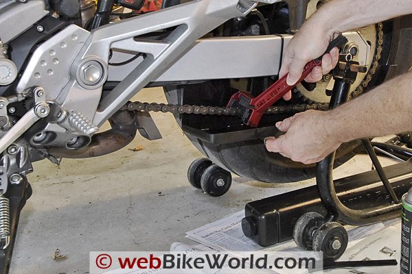 Using the Grunge Brush with the Chain Drain Chain Cleaner and Chain Cleaning System