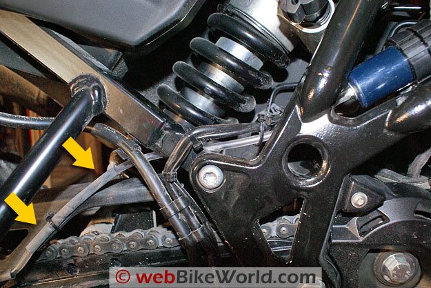 Scottoiler oil tube routing on BMW F800GS.