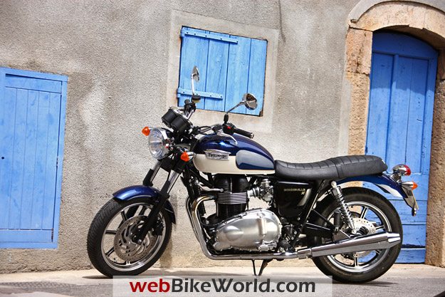 Triumph Bonneville SE - Outdoors