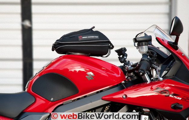 Bags-Connection Daypack Tank Bag Mounted on the Suzuki SV650s