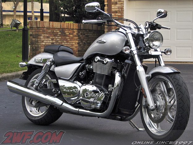 2010 Triumph Thunderbird - Right Side