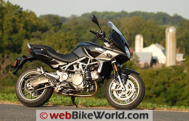 Aprilia Mana 850 GT - Farm Scene