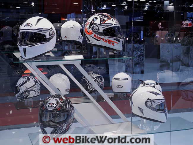 Airoh Helmet Display
