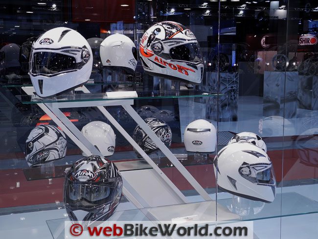 Airoh Helmet Display