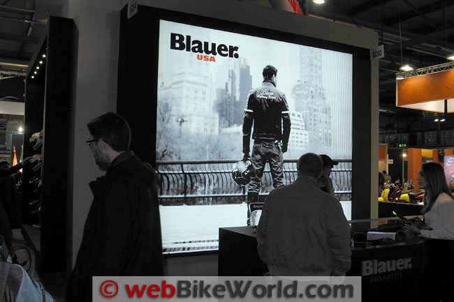 Blauer Helmets