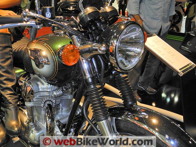 Kawasaki W800 - Headlight