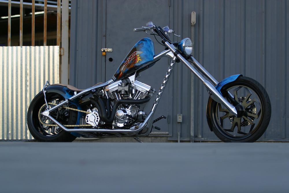 2 chopper 200 bangs. West Coast Choppers мотоциклы. Кастом чоппер сбоку. Чоппер 16 КС. СИД Коллинз чоппер.