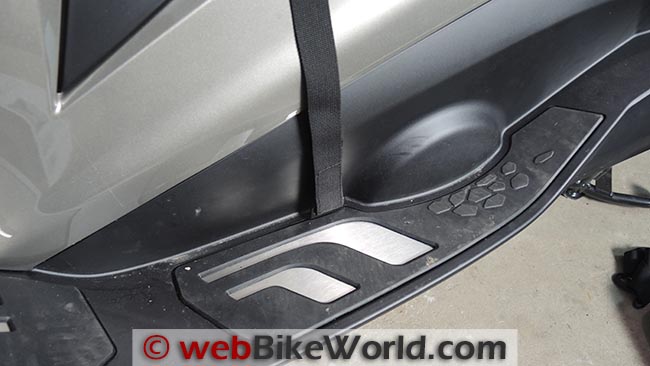 BMW C 650 GT Tunnel Bag Strap on Floorboard