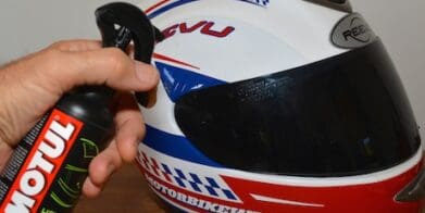 Motul motorcycle helmet cleaner - tinted visor fine