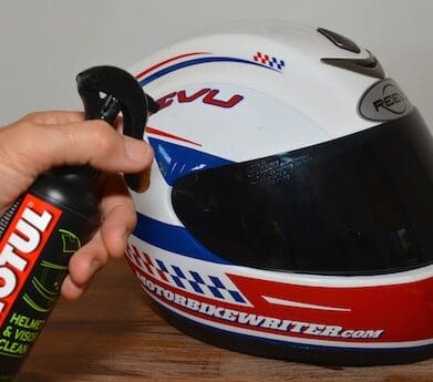 Motul motorcycle helmet cleaner - tinted visor fine