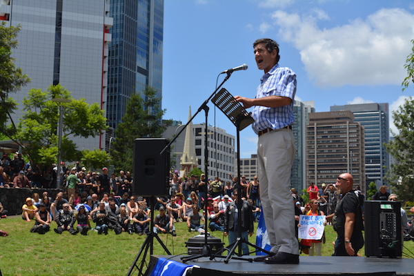 Peter Wellington address anti-VLAD rally