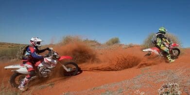 Craig Lowndes in the Simpson Desert with Daryl Beattie