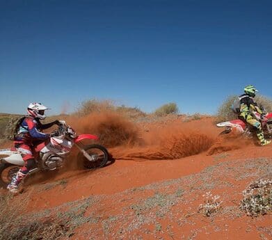 Craig Lowndes in the Simpson Desert with Daryl Beattie
