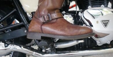 boots Footpegs pain - throttle wrist handlebars