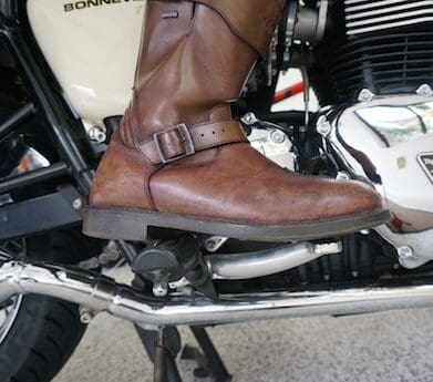 boots Footpegs pain - throttle wrist handlebars