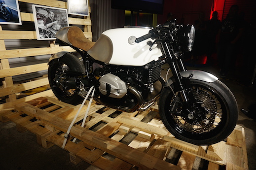 Deus Ex Machina Kawasaki BMW R nineT Heinrich Maneuver