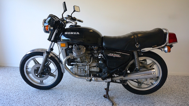 Honda CX500 with standard vinyl seat