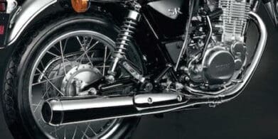 SR400 exhaust pipes are coated with Yamaha's SixONy film position