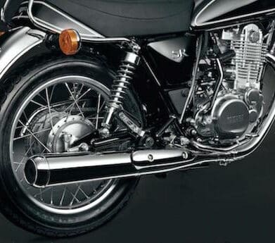 SR400 exhaust pipes are coated with Yamaha's SixONy film position