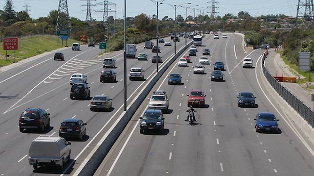 Lower truck speed limit trialled on the Monash Freeway