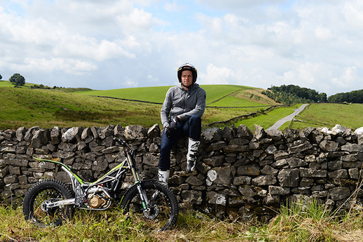 British and world trials champion Dougie Lampkin will attempt to wheelie all the way around the 60.2km Isle of Man TT course in September.