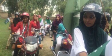 Women riders in Pakistan (photo Maryiam Pervaizal, Al Jazeera)