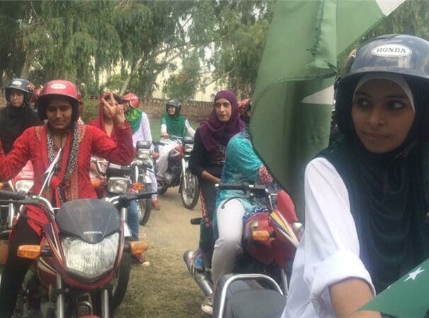 Women riders in Pakistan (photo Maryiam Pervaizal, Al Jazeera)