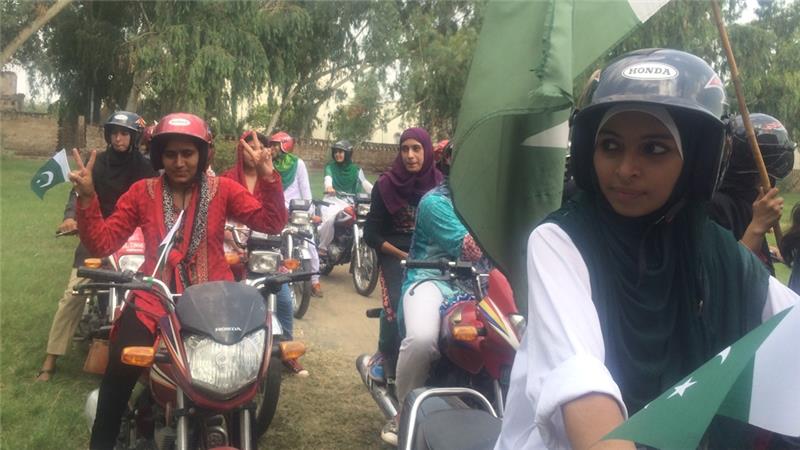 Women riders in Pakistan (photo Maryiam Pervaizal, Al Jazeera)