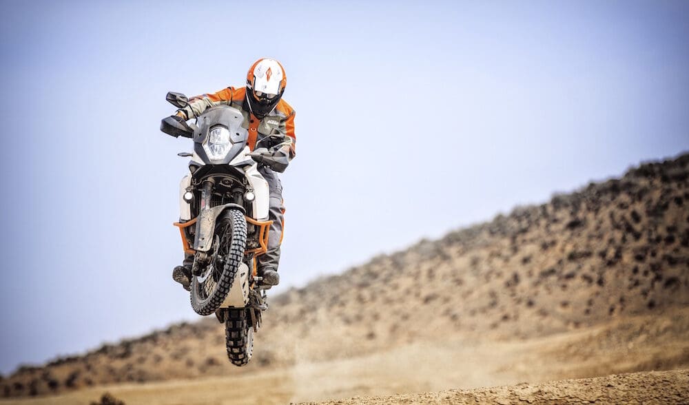 KTM-1090-ADVENTURE-R_Action-01.jpg