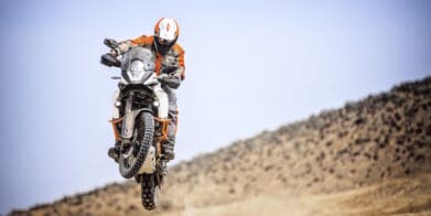 KTM-1090-ADVENTURE-R_Action-01.jpg