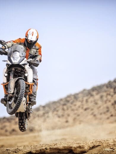 KTM-1090-ADVENTURE-R_Action-01.jpg