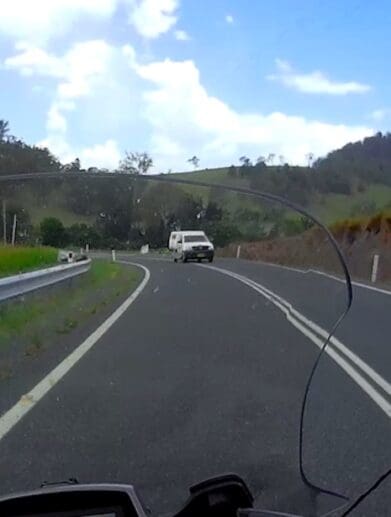 Oxley Highway cars over double white line reduced speeds