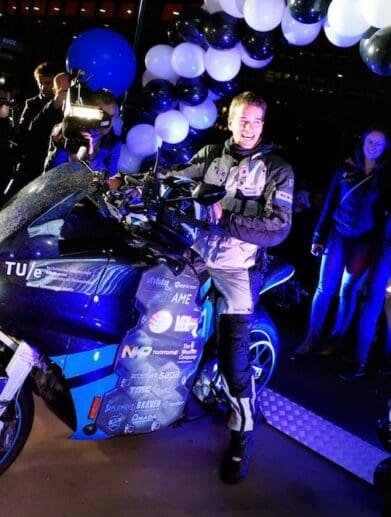 STORM electric motorcycle featuring modular battery packs. - Electric vehicles break range barriers