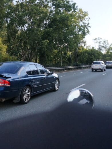 How to overtake traffic lane filtering