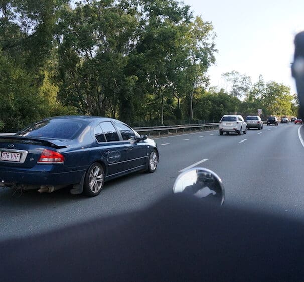 How to overtake traffic lane filtering