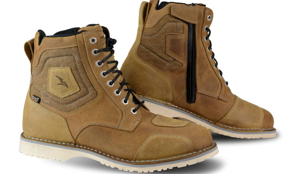 Riding with stylish Falco Ranger boots