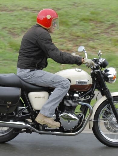 Should you jump start a dead bike? Helstons Wall mesh summer jacket