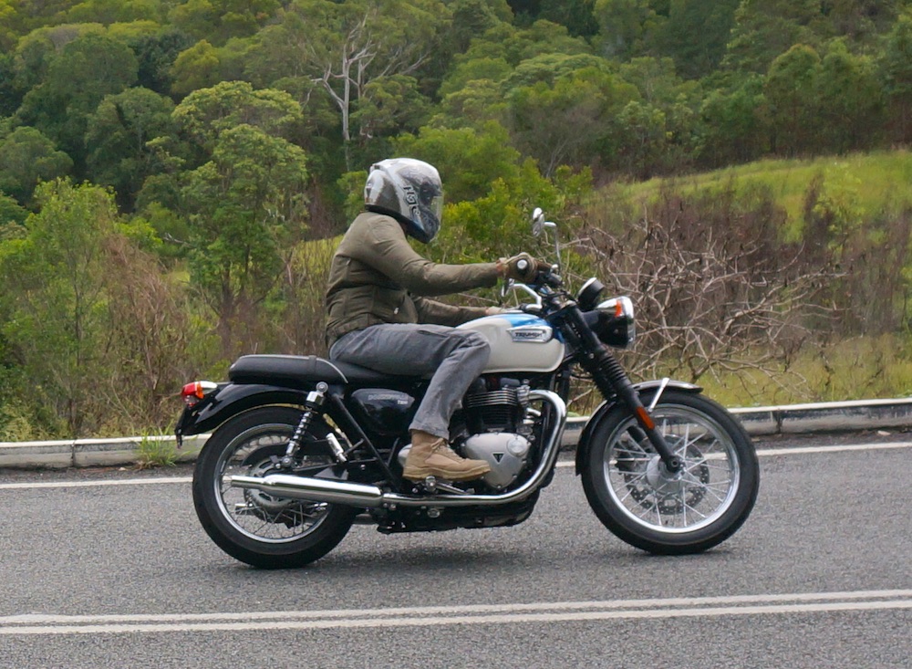 Triumph bonneville t100 discount black 2017