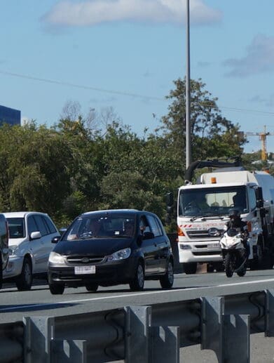 How to ride safely in heavy traffic lane filtering happiest commuters commuting plan