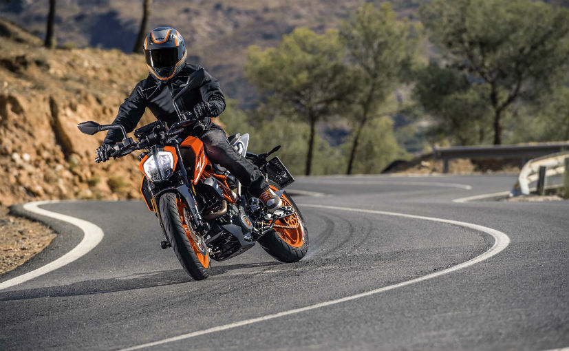 2017 KTM 390 Duke adds tech and style