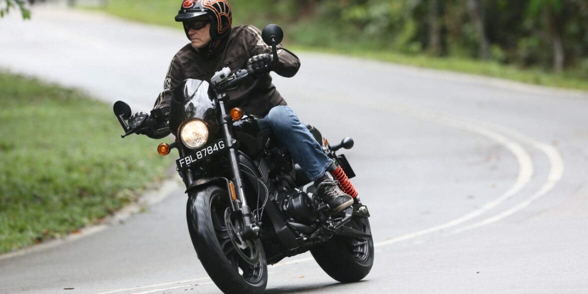 Harley-Davidson Street Rod Dark Custom bob