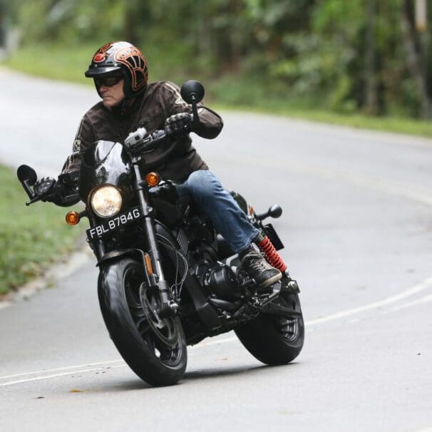 Harley-Davidson Street Rod Dark Custom bob