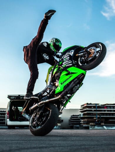 JB Stunts - Kawasaki Supported Ninja ZX-6R 636 freestyle stunt rider8