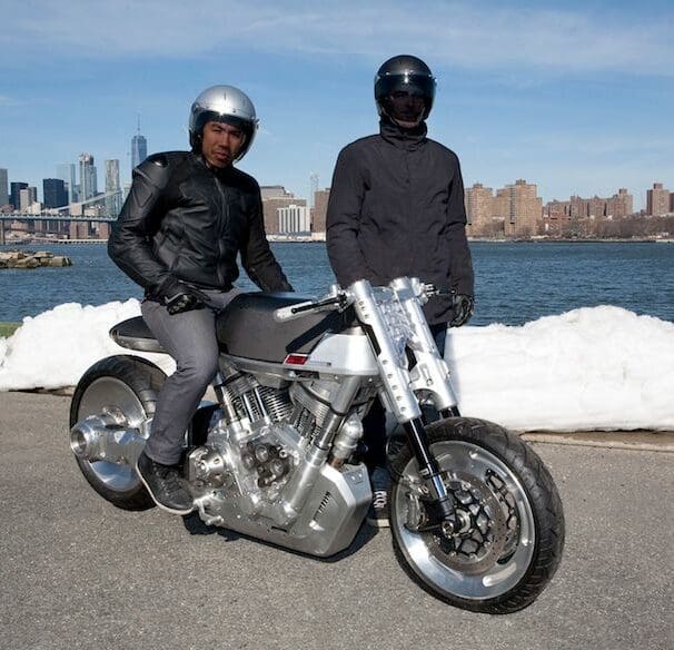 America's newest motorcycle company, Vanguard, has teamed up with fellow American Bluetooth company FUSAR and Isle of Man helmet company Veldt to offer an exclusive helmet.